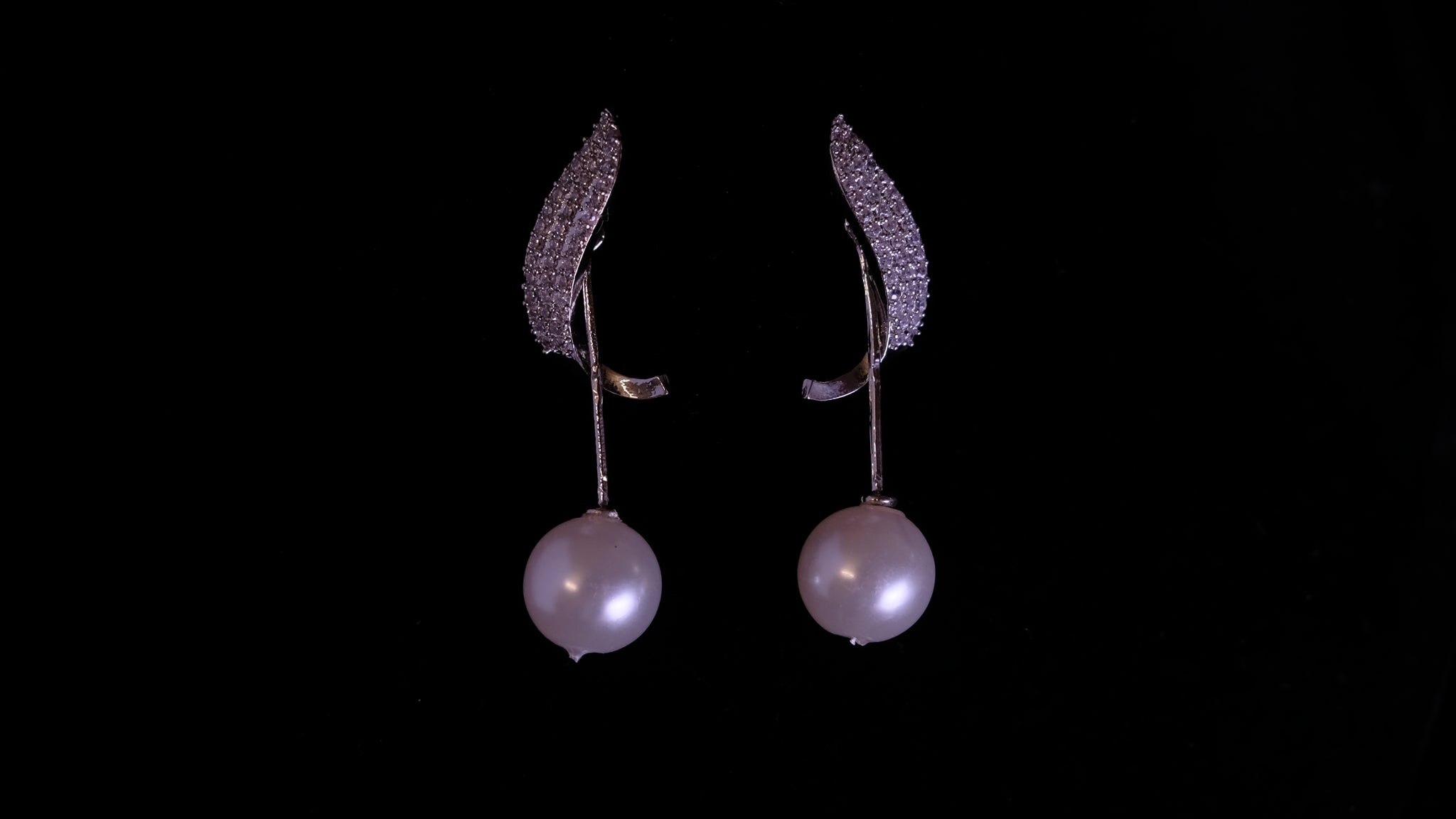 Pearl & Zircon silver earrings featuring lustrous pearls complemented by sparkling zircon stones, set in polished silver for a sophisticated and elegant look.